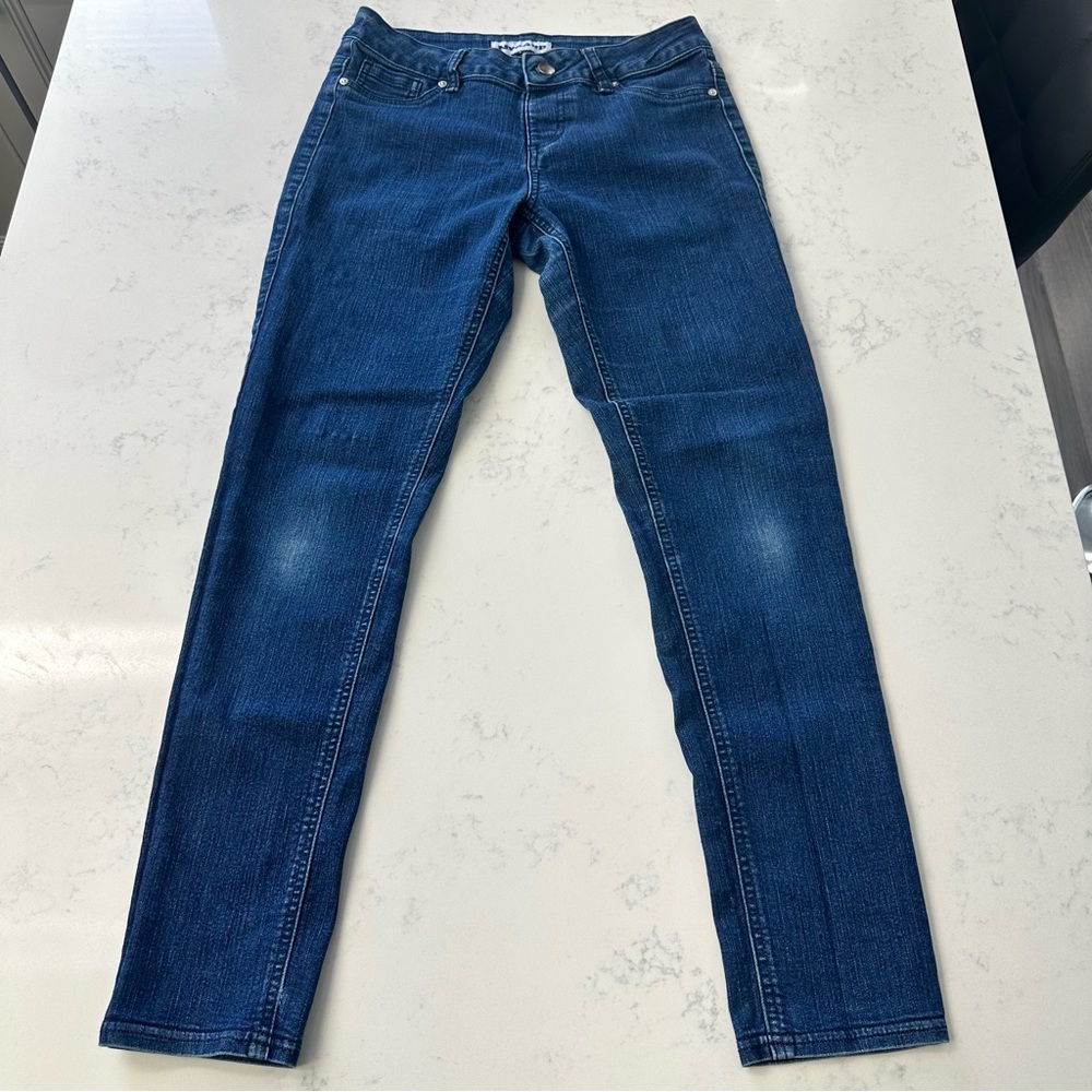 Peter Nygard Women's Skinny Jeans in Dark Blue Wash